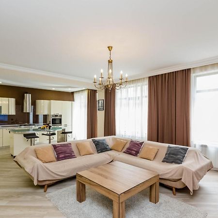 Centered Living Apartment Тбилиси Екстериор снимка