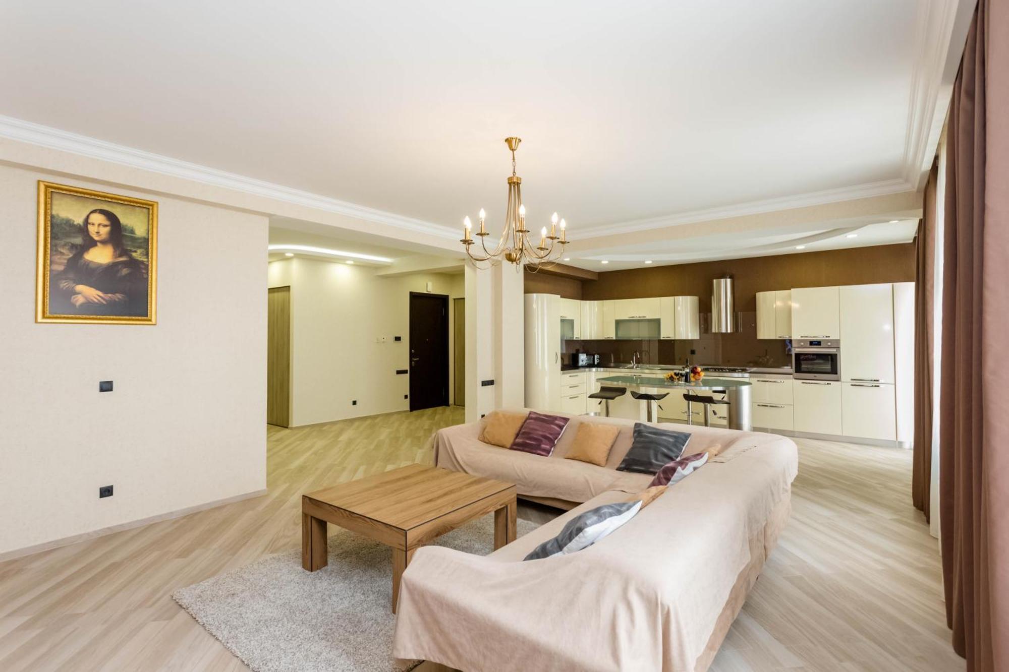 Centered Living Apartment Тбилиси Екстериор снимка